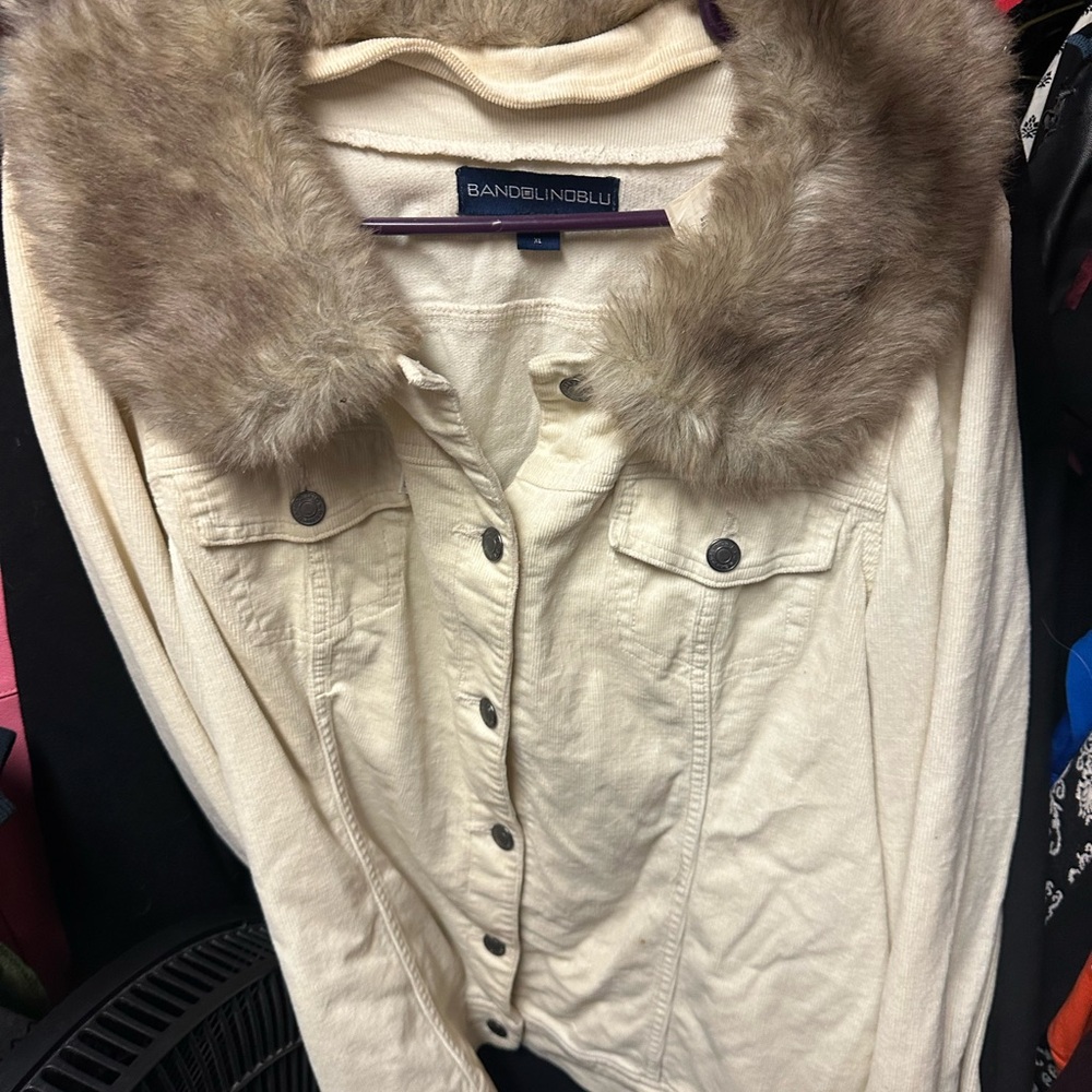 Bandolino Cream‎ Jean Jacket with Faux Fur Collar